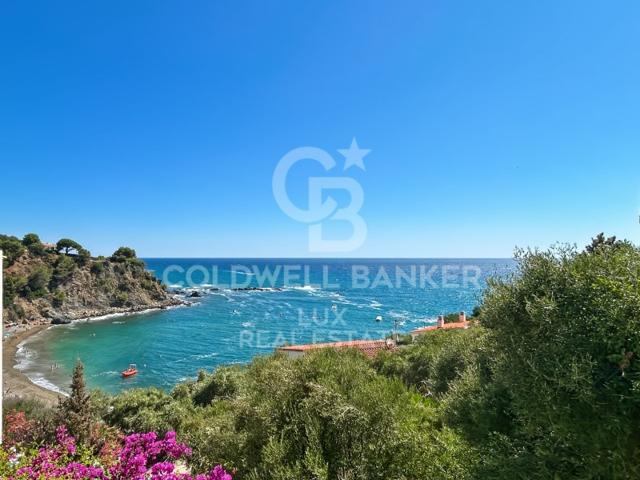 Villa En venta en Llançà photo 0