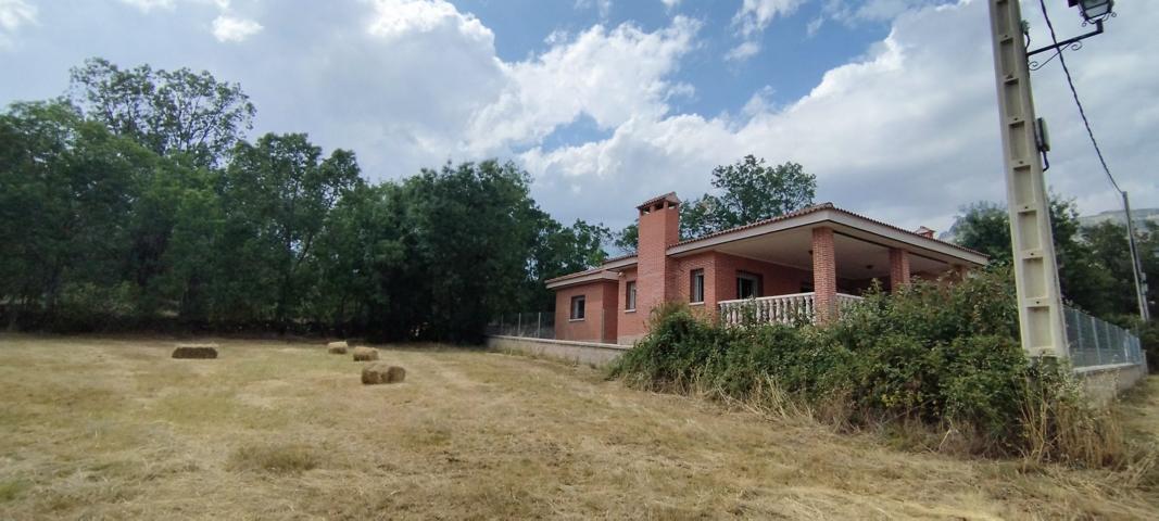 Villa En venta en Navarredondilla photo 0