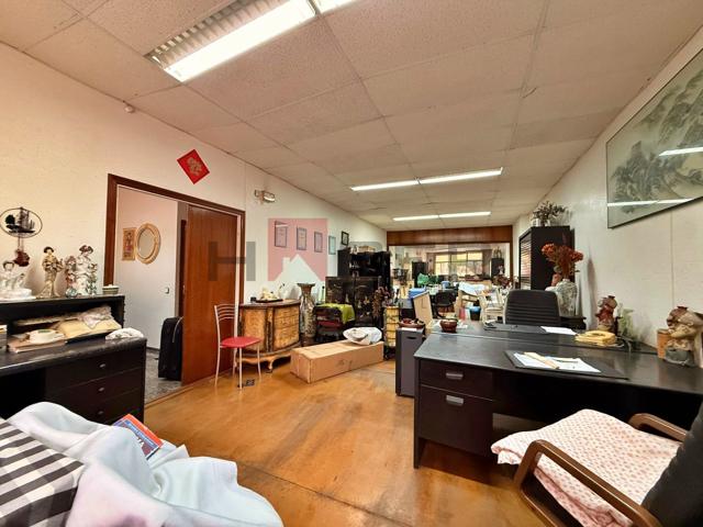 Local En venta en El Prat de Llobregat photo 0