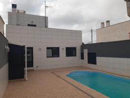 MAGNÍFICO CHALET CON PISCINA Y VISTA A LA NATURALEZA photo 0