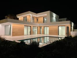 Construcción nueva: Preciosa villa de estilo moderno de venta en Calp photo 0