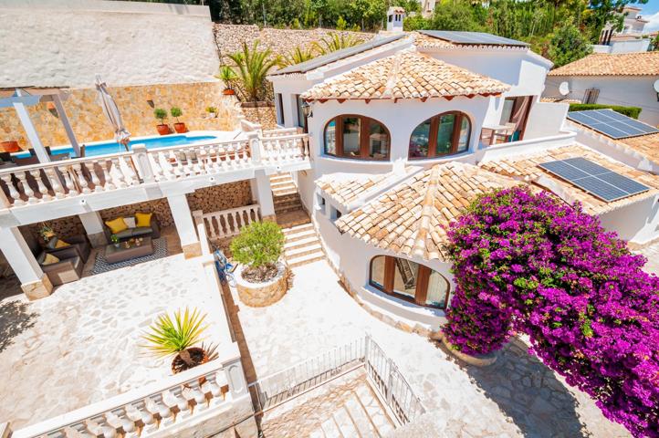 Encantadora villa de estilo español con impresionantes vistas panorámicas. photo 0