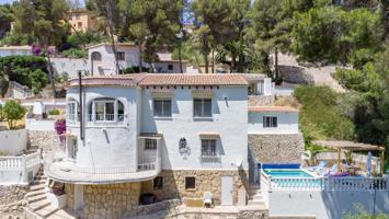 Casa En venta en Cala Advocat - Baladrar, Benissa photo 0