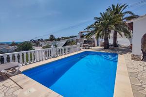 Casa En venta en Cala Advocat - Baladrar, Benissa photo 0