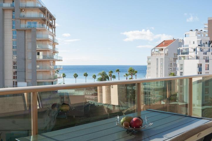 Apartamento en esquina con impresionantes vistas al mar en venta en Calpe. photo 0