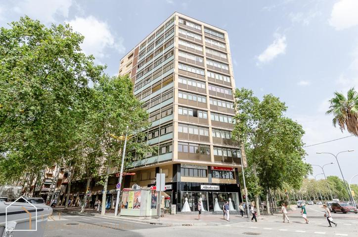 Piso alto y exterior en Passeig Fabra i Puig – Amplio y con vistas photo 0