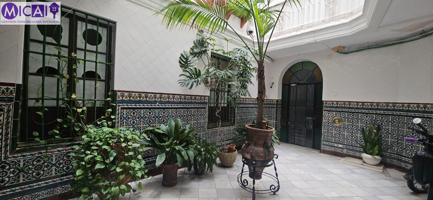 Amplio Piso en el Corazón de Cádiz - Ideal para reformar photo 0