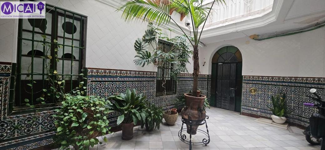 Amplio Piso en el Corazón de Cádiz - Ideal para reformar photo 0