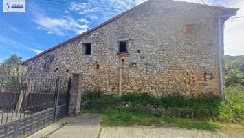 Casa de Piedra rodeada de naturaleza cerca de la ciudad photo 0