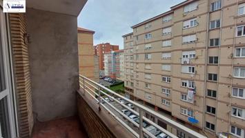 Piso muy luminoso situado en una zona estrategica de la ciudad. photo 0