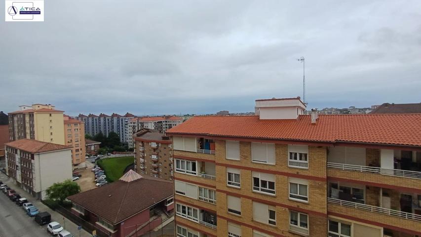 Piso muy luminoso situado en una zona estrategica de la ciudad. photo 0