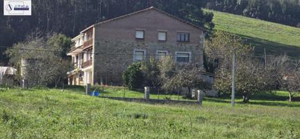 Amplia Casa de Pueblo en Bárcena de Cicero con Terreno y Vistas al Sur photo 0