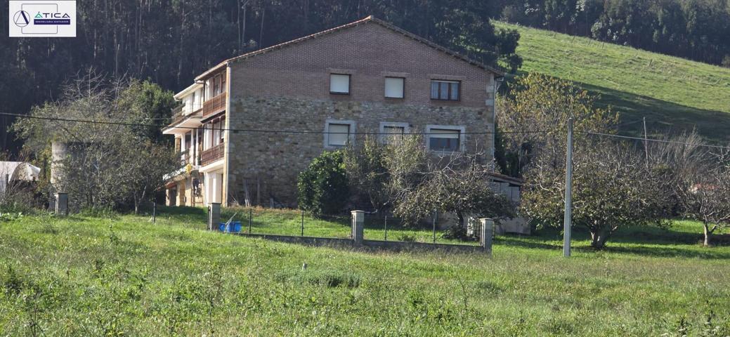 Amplia Casa de Pueblo en Bárcena de Cicero con Terreno y Vistas al Sur photo 0