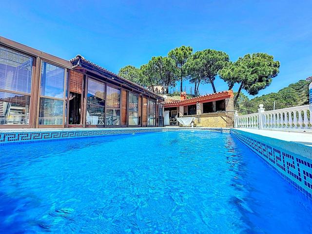 Hermosa casa en el campo, con vistas espectaculares al mar y la montaña. photo 0