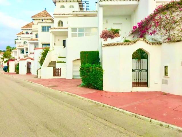 Amplia casa adosada con jardín, terrazas y gran garaje – A pocos minutos de las playas de Manilva photo 0