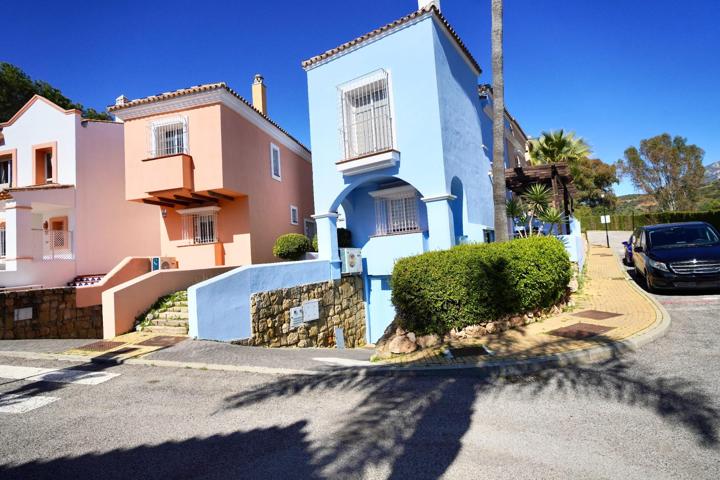 EXCLUSIVA VIVIENDA PAREADA EN ALOHA– NUEVA ANDALUCÍA, MARBELLA photo 0