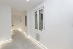 Piso en venta en Madrid de 104 m2 photo 0