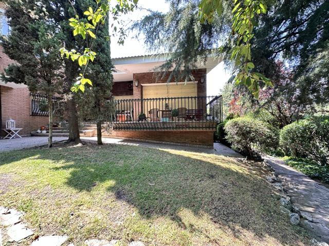 Casa - Chalet en venta en Majadahonda de 1267 m2 photo 0