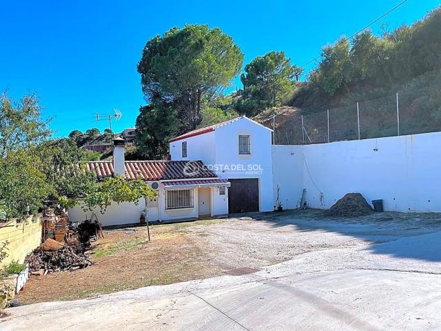 SE VENDE PARCELA CON CASA Y PISCINA EN ESTEPONA photo 0