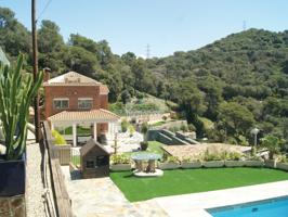 Villa En venta en Alella photo 0