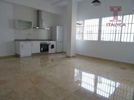 Piso reformado sin amueblar de 2 dormitorio junto a la Alameda photo 0
