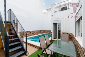 Casa con piscina y licencia turística en Camas photo 0