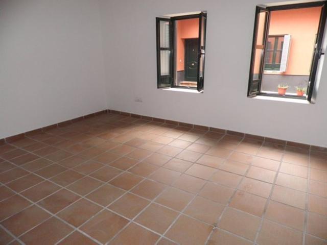 Piso de 2 dormitorios en calle Gonzalez Cuadrado photo 0