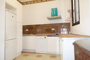 Piso exterior en calle Feria photo 0