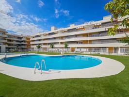 Piso de tres dormitorios, garaje, trastero y piscina comunitaria photo 0