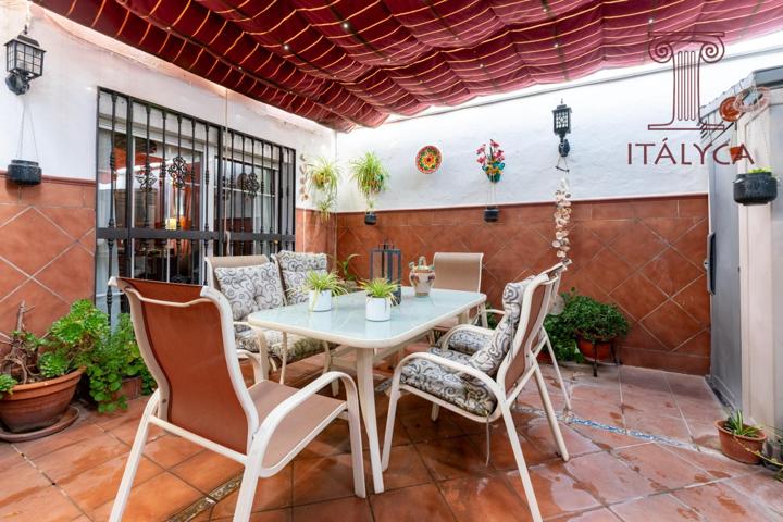Casa de cuatro dormitorios en Urbanización Jardines del Carmen photo 0