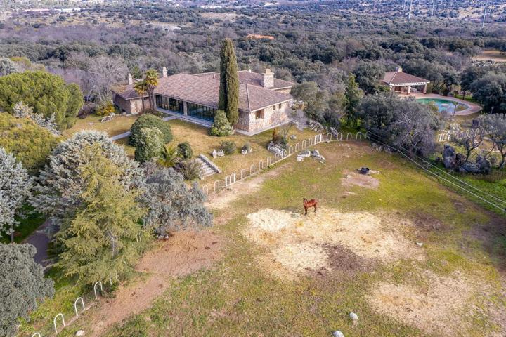 Casa De Campo En venta en Casa Amarilla, Galapagar photo 0