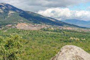 ^**^EL ESCORIAL A TUS PIES: PISO CON ENCANTO Y POTENCIAL^**^ Descubre este encantador piso en una ub photo 0