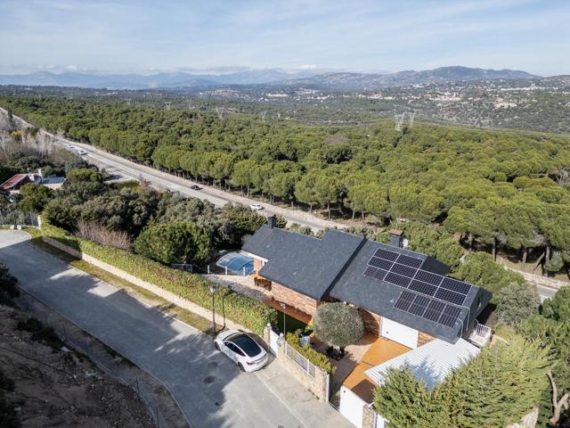 ^**^EXCLUSIVO CHALET CON VISTAS ESPECTACULARES, PISCINA CLIMATIZADA Y JARDÍN PRIVADO^**^ Este magníf photo 0