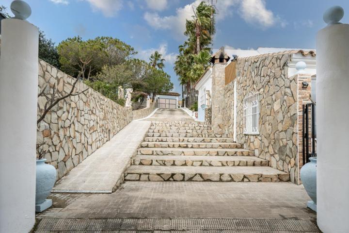 CORTIJO ANDALUZ CON VARIAS EDIFICACIONES, PISCINA Y 8.000 M² DE TERRENO EN CHICLANA DE LA FRONTERA E photo 0