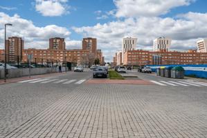 ^**^¡INVIERTE EN EL FUTURO! 2 LOCALES EN ZONA DE GRAN CRECIMIENTO EN PARLA ESTE^**^ En el emergente photo 0