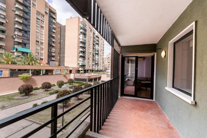 Piso con terraza, 4 dormitorios, 2 baños y cocina independiente junto al Retiro photo 0