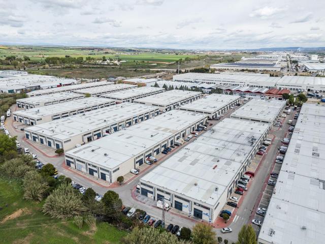 GRAN NAVE INDUSTRIAL EN VENTA EN MECO – ALTURA, LUZ NATURAL, ACCESOS INMEJORABLES Y PLAZAS DE GARAJE photo 0