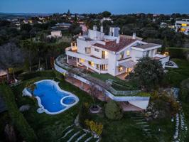 EXCLUSIVO CHALET DE LUJO EN CIUDALCAMPO: UN REFUGIO PRIVADO EN PLENA NATURALEZA Ubicado en una de l photo 0