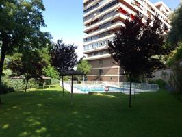 Estupendo piso con 4 dormitorios, 3 baños, terraza, garaje y trastero cerca de la calle Arturo Soria photo 0