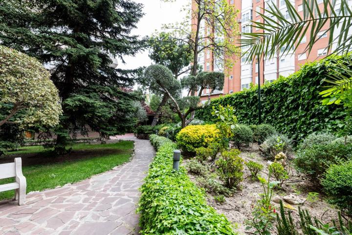 Estupendo piso con 4 habitaciones, 3 baños, terraza, garaje y trastero muy próximo a Arturo Soria photo 0
