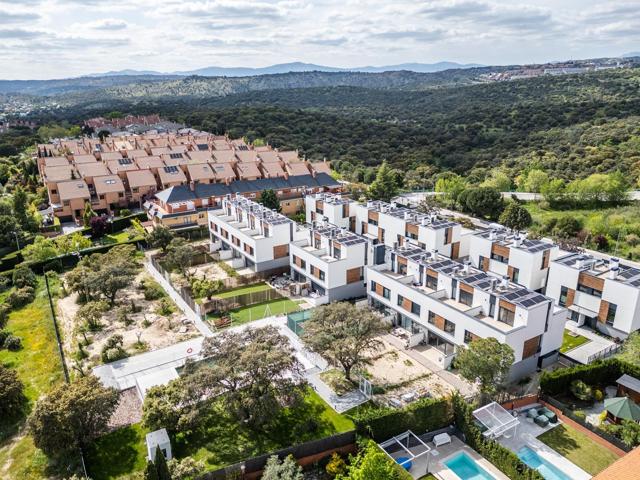 ^^ADOSADO A ESTRENAR EN LAS ROZAS DE MADRID | EFICIENCIA ENERGÉTICA, DISEÑO MODERNO Y MÁXIMO CONFORT photo 0