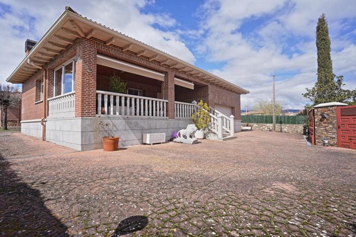 Unifamiliar En venta en Pinilla De Buitrago, Gargantilla Del Lozoya Y Pinilla De Buitrago photo 0
