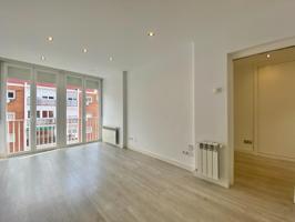 Piso En alquiler en Adelfas, Madrid photo 0