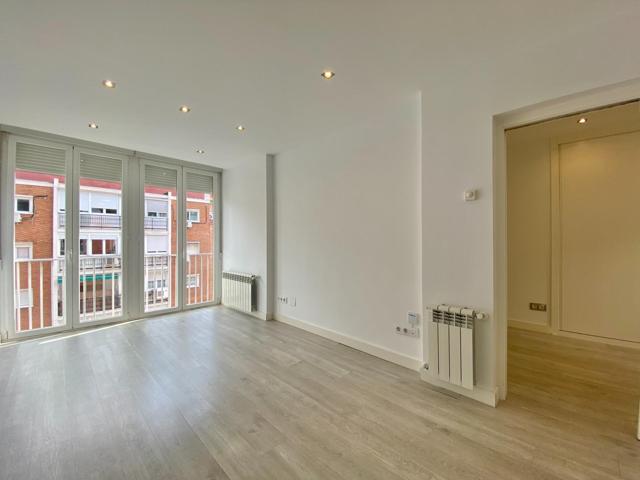 Piso En alquiler en Adelfas, Madrid photo 0