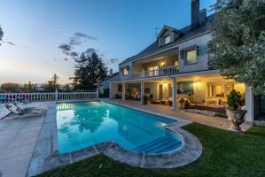 ^**^EXCLUSIVO CHALET INDEPENDIENTE EN BOADILLA DEL MONTE – 600M² CONSTRUIDOS EN PARCELA DE 2.000M² C photo 0