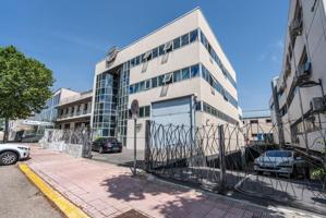 NAVE INDUSTRIAL EN MÓSTOLES – CALLE FRAGUA – 1.720 M² EN 4 PLANTAS Se ofrece en venta una magnífica photo 0