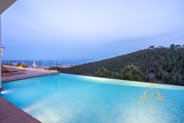 ^**^THE WHITE MIRAGE – UNA VILLA DE ENSUEÑO EN IBIZA^**^ The White Mirage no es solo una propiedad, es una experiencia. Esta impresionante villa, con más de 800 m² construidos y situada sobre un photo 0