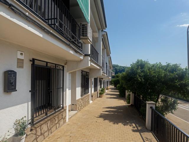 ^^EN VENTA ESTUPENDO CHALET ADOSADO TOTALMENTE REFORMADO EN LANZAHITA, ÁVILA^**^ Descubre esta magnífica vivienda donde podrás disfrutar de la tranquilidad, la naturaleza y la calidad de vida que o photo 0
