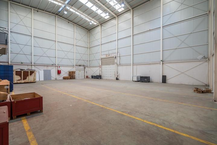 ^**^ESTUPENDA NAVE INDUSTRIAL DE MÁS DE 2.200 M² EN TORREJÓN DE ARDOZ^**^ Magnífica nave industrial situada en una excelente ubicación en Torrejón de Ardoz, muy próxima al centro de Madrid y c photo 0