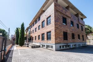 ^**^PRECIOSO LOFT EN CALLE RUFINO SÁNCHEZ, LAS ROZAS – CON PLAZA DE GARAJE Y BONITAS VISTAS^**^ Presentamos este encantador loft ubicado en una tranquila zona residencial de Las Rozas, en la calle photo 0